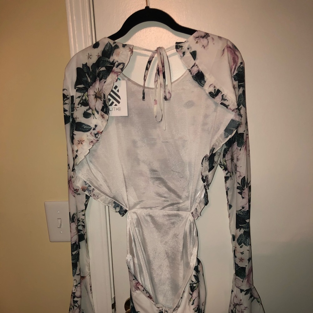 Backless dress - Picture 4 of 4